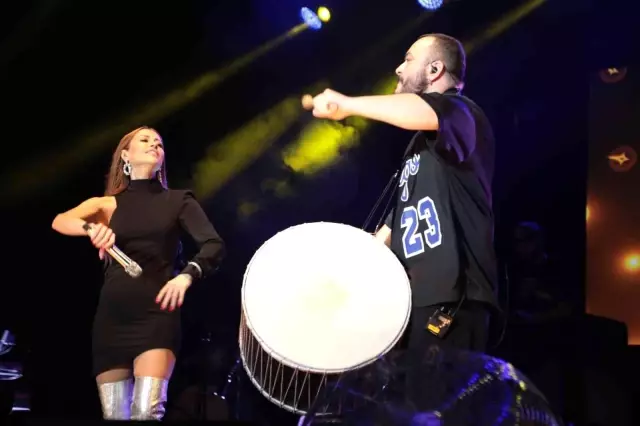Bodrum'da Sarı yaz konserleri Derya Uluğ ile başladı