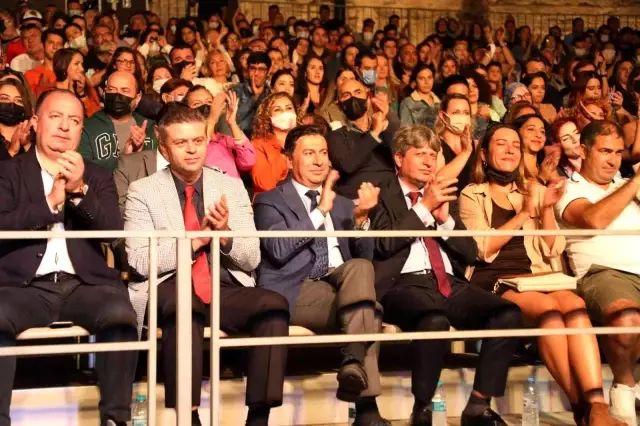 Bodrum'da Sarı yaz konserleri Derya Uluğ ile başladı