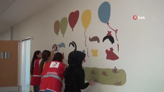 Cizre Kızılay gönüllüleri ana okul duvarlarını boyadı