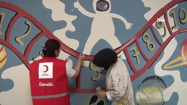 Cizre Kızılay gönüllüleri ana okul duvarlarını boyadı