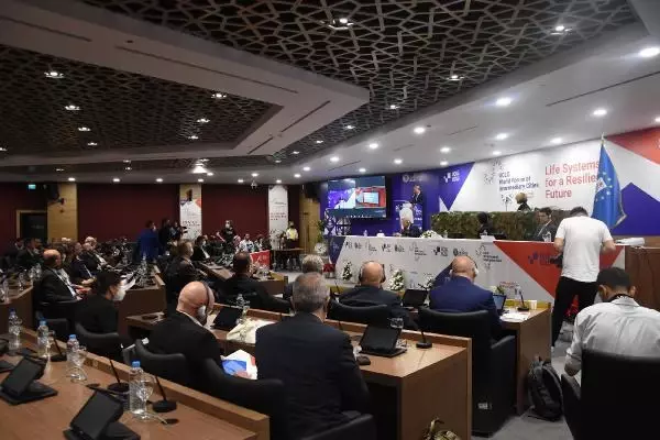 Emilia Saiz: Aracı şehirler, iş bulma gibi sorunlarının çözülmesinde kritik önem sahip