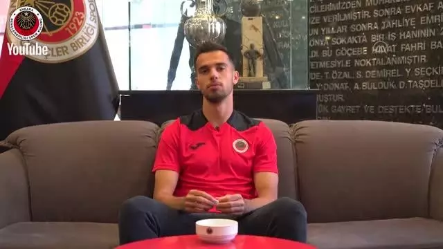 Gençlerbirliği futbolcusu Barış Alıcı, taraftarların sorularını yanıtladı Açıklaması