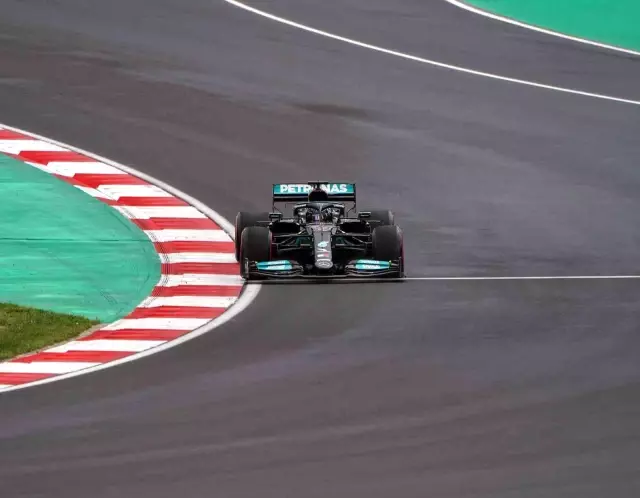 Hamilton kazandı ancak ilk sıra Bottas'ın!
