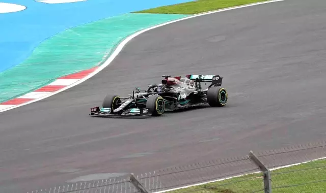 Hamilton kazandı ancak ilk sıra Bottas'ın!