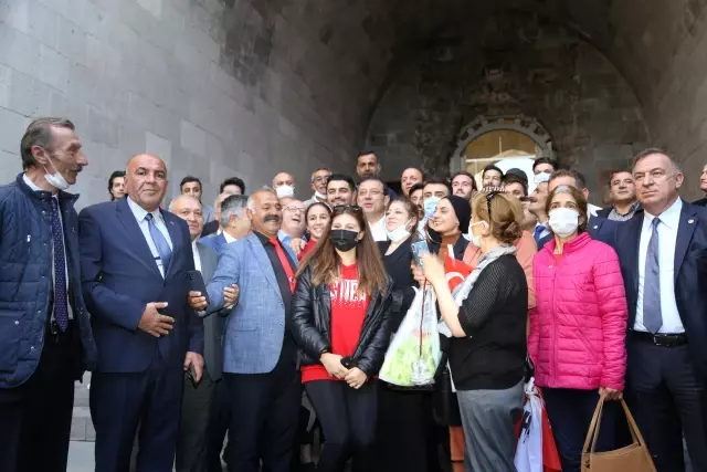İstanbul Büyükşehir Belediye Başkanı İmamoğlu, ziyaretlerde bulundu