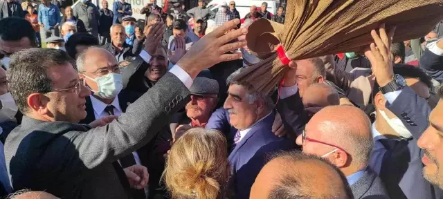 İstanbul Büyükşehir Belediye Başkanı İmamoğlu Erzurum'da tarihi yerleri gezdi
