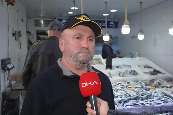 'KARADENİZ'İN İNCİSİ' HAMSİ TEZGAHTA YERİNİ ALDI; KİLOSU 25 LİRA