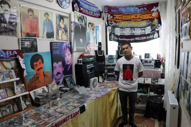 Kebap ustası, evini hayranı olduğu Müslüm Gürses'in kaset ve fotoğraflarıyla donattı