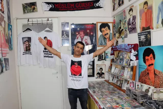 Kebap ustası, evini hayranı olduğu Müslüm Gürses'in kaset ve fotoğraflarıyla donattı