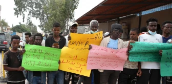 Libya'da zor durumdaki göçmenler ülkeden güvenli bir çıkış yolu arıyor (2)