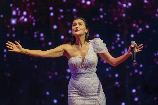 Antalya Altın Portakal Film Festivali'nde kırmızı halıda şıklık yarışı Antalya Altın Portakal Film Festivali'nde kırmızı halıda şıklık yarışı