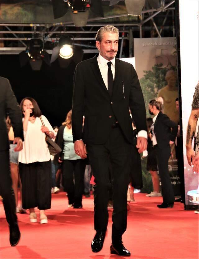 Antalya Altın Portakal Film Festivali'nde kırmızı halıda şıklık yarışı Antalya Altın Portakal Film Festivali'nde kırmızı halıda şıklık yarışı