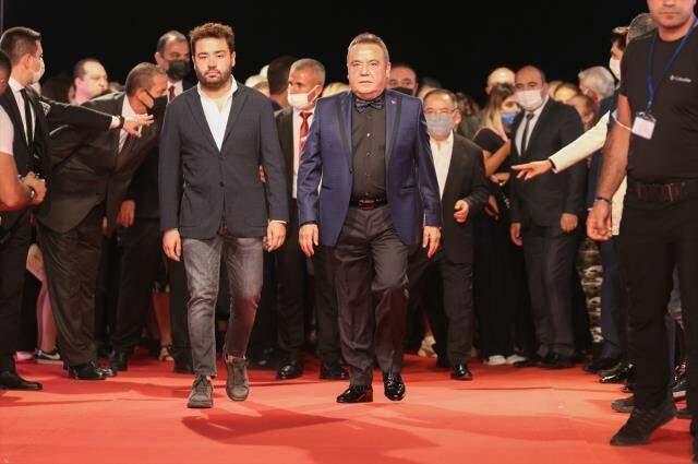 Antalya Altın Portakal Film Festivali'nde kırmızı halıda şıklık yarışı Antalya Altın Portakal Film Festivali'nde kırmızı halıda şıklık yarışı