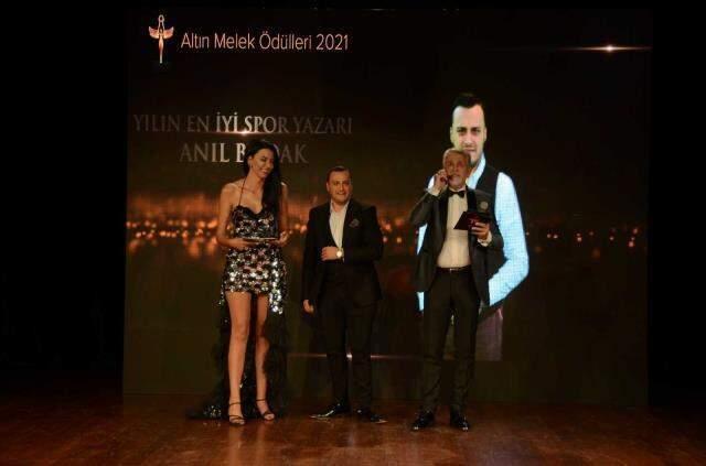 Yazar Anıl Burak, Yılın En İyi Spor Yazarı Ödülü'nü aldı