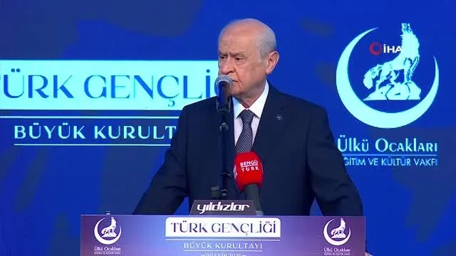 MHP Önderi Bahçeli: "Üniversite kapılarında öğretim üyelerine meydan okuyan, taş atan, hakaret eden bir güruhun Türk gençliğini değil, hain planları...