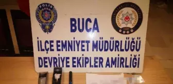 Buca: Polisin şüphelendiği kişinin üzerindeki tıraş makinesi ve kalemden uyuşturucu çıktı Buca: Polisin şüphelendiği kişinin üzerindeki tıraş makinesi ve kalemden uyuşturucu çıktı