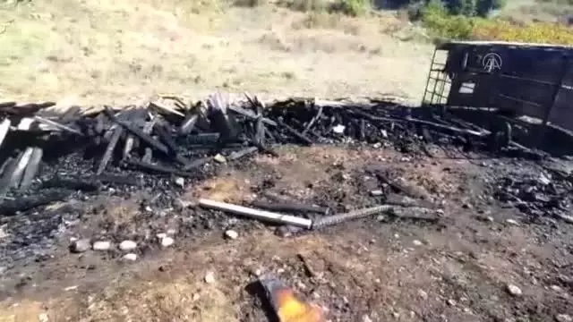 Prefabrik ev çıkan yangında kullanılamaz hale geldi