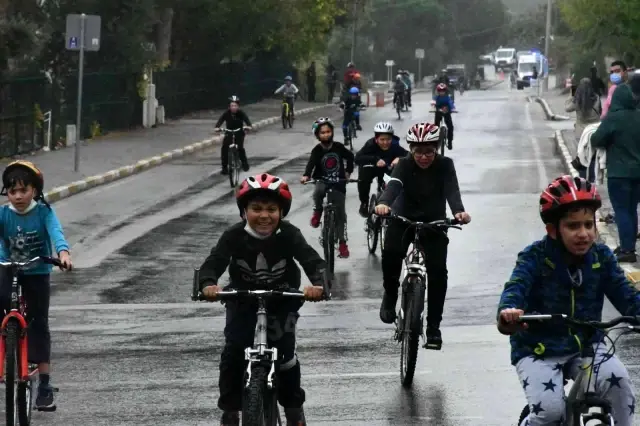 Yüzlerce genç ödüllü bisiklet yarışına katıldı
