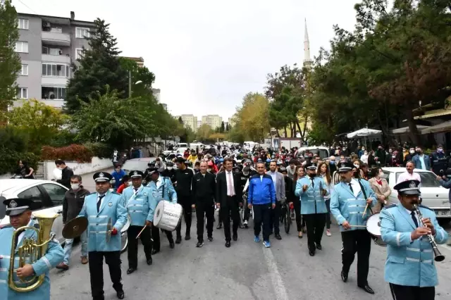 Yüzlerce genç ödüllü bisiklet yarışına katıldı