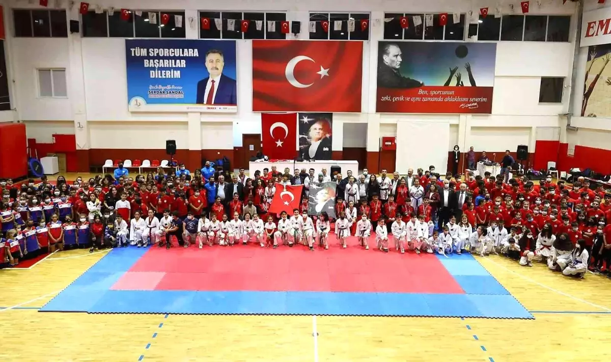 Bayraklı'da kış spor okulları coşkuyla açıldı