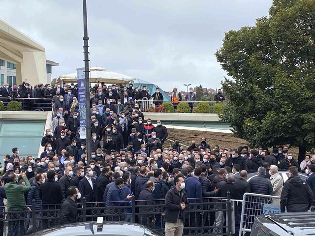 Cumhurbaşkanı Erdoğan, iş adamı Ahmet Gür’ün cenaze törenine katıldı
