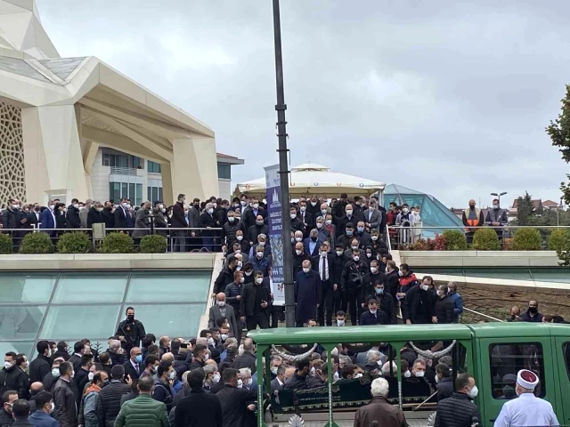 Son dakika... Cumhurbaşkanı Erdoğan, iş adamı Ahmet Gür'ün cenaze merasimine katıldı