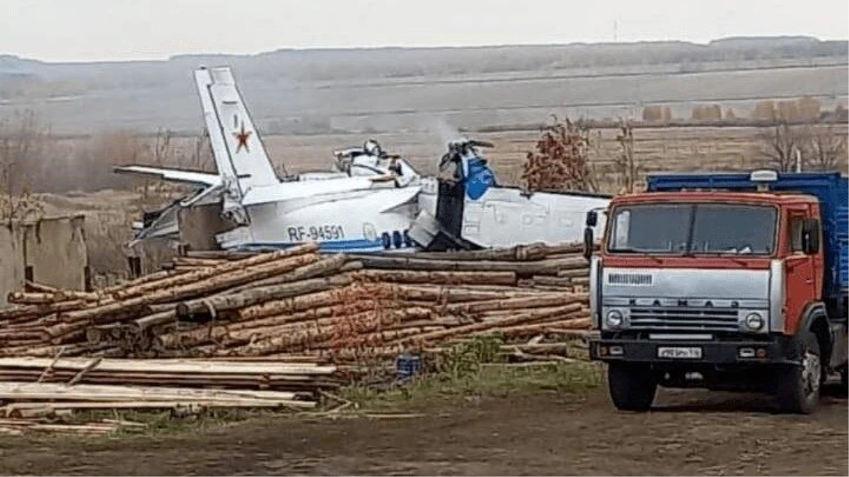 Son Dakika! Tataristan'da paraşütçüleri taşıyan uçak düştü, 19 kişi öldü 3 kişi yaralandı