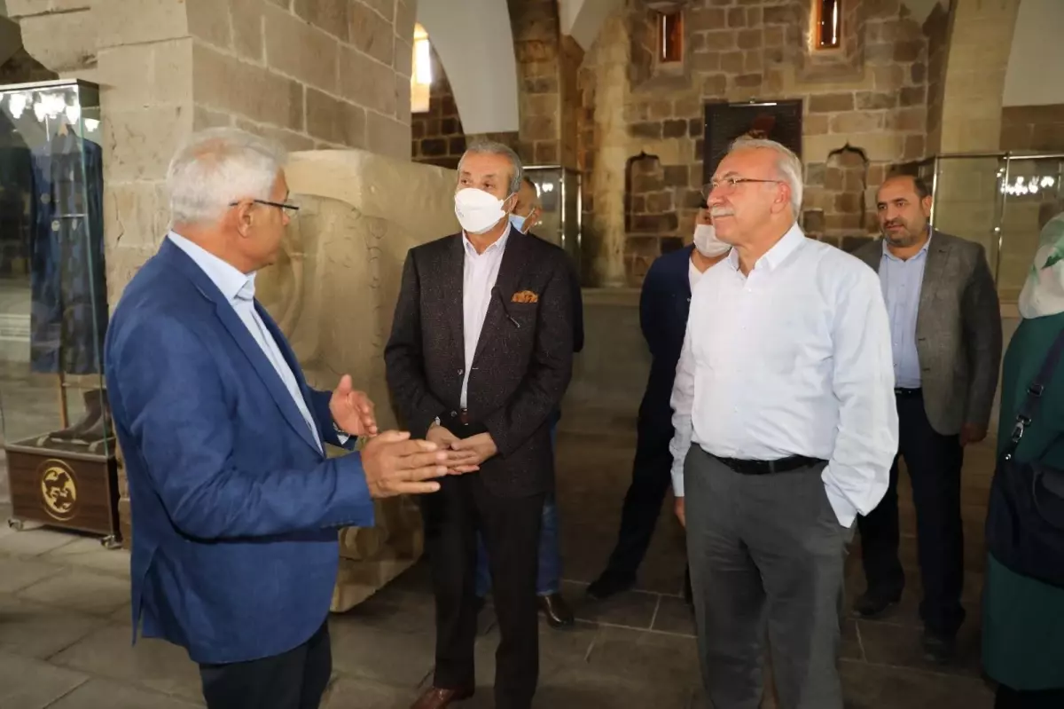 Son dakika haber: Eski Bakanlar Eker ve Dinçer Malatya'da