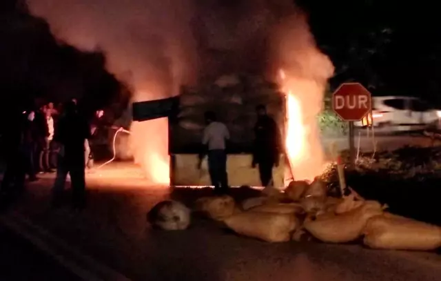 Fındık dolu kamyon alev alev yandı