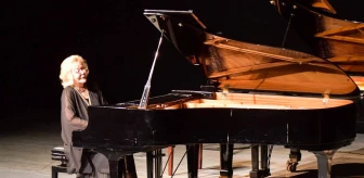 Gülsin Onay 2. Piyano Festivali'nde Türkiye Devlet Sanatçısı Gülsin Onay'dan Muhteşem Piyano Resitali