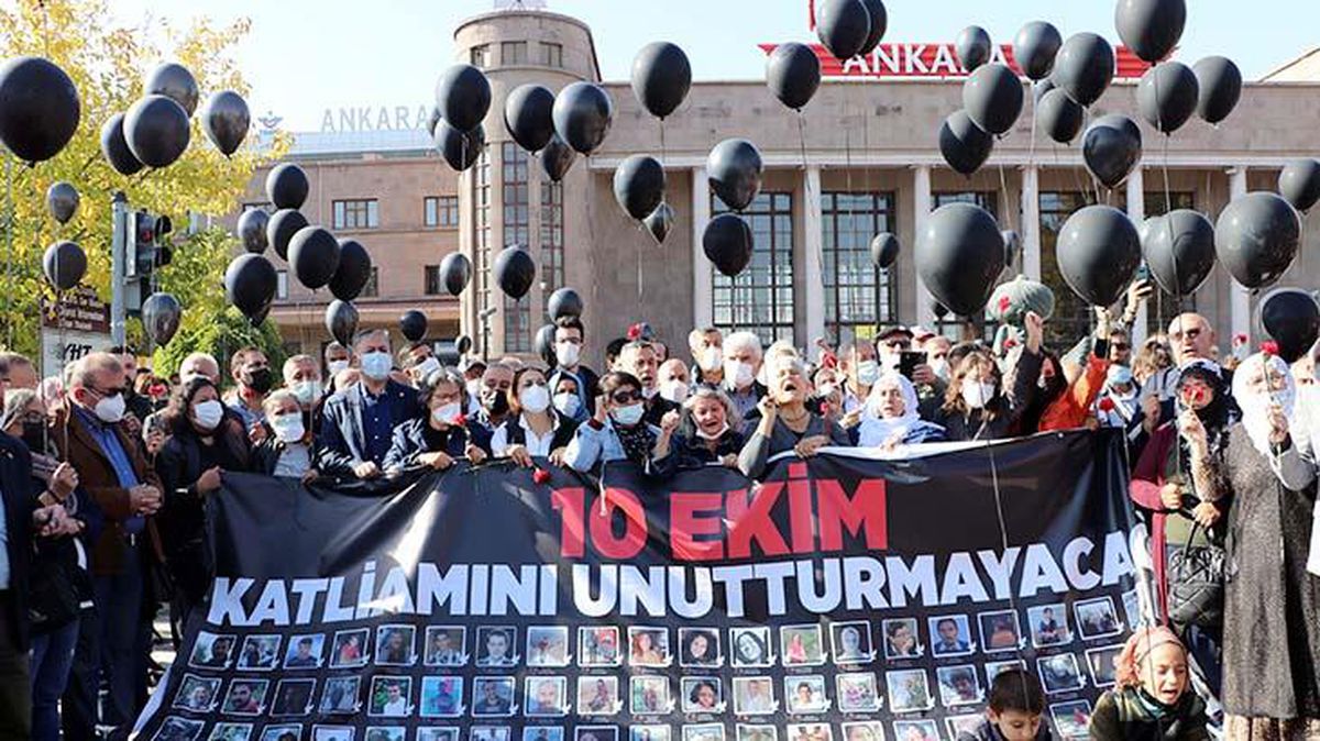 Ankara Garı saldırısında ölen 103 kişi anıldı! İzinsiz gösteri yapıp olay çıkaran 18 kişi gözaltına alındı