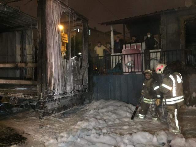 Park halindeki iki tırı alev topuna çeviren yangını sürücülerden birinin çıkardığı ortaya çıktı