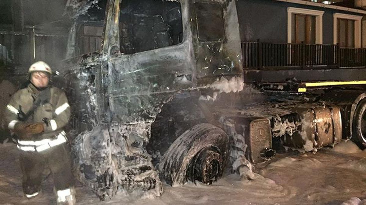 Park halindeki iki tırı alev topuna çeviren yangını sürücülerden birinin çıkardığı ortaya çıktı