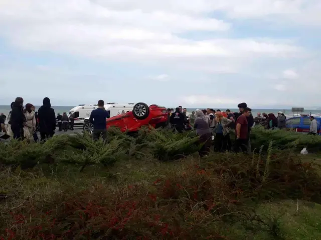 Akçakoca'da iki otomobil çarpıştı: 5 yaralı