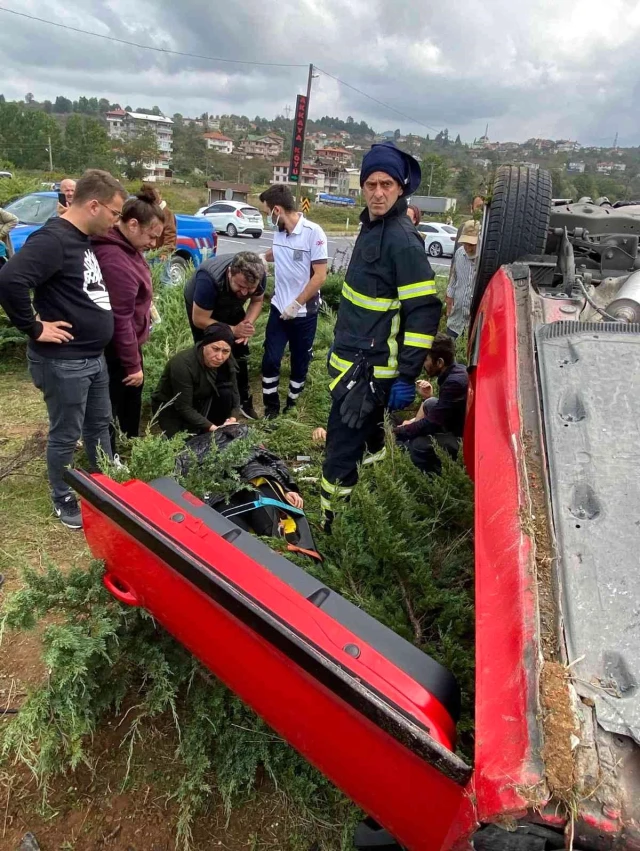 Akçakoca'da iki otomobil çarpıştı: 5 yaralı