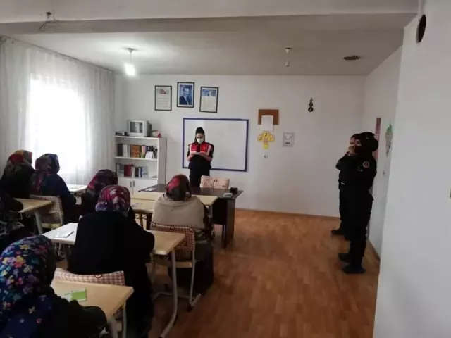 Jandarma köylerde KADES'i anlatıyor