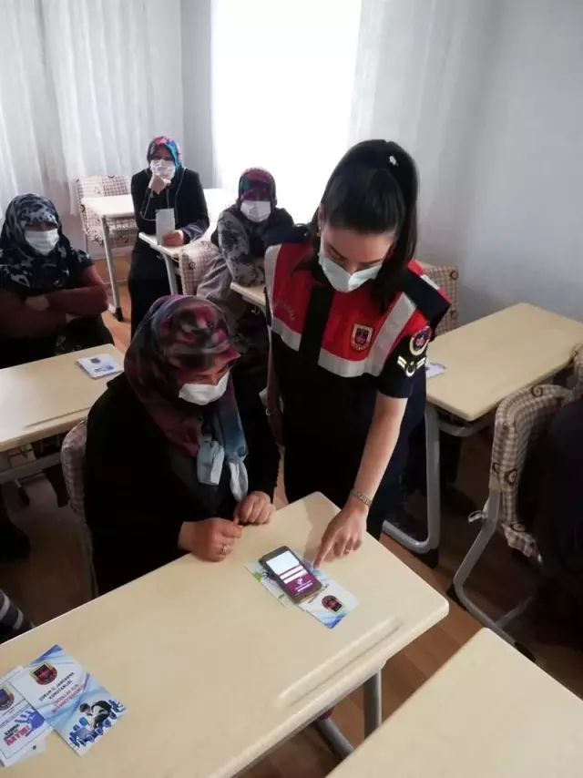 Jandarma köylerde KADES'i anlatıyor