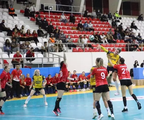 Kadın Hentbol Milli Takımı, İsveç'e 31-23 yenildi