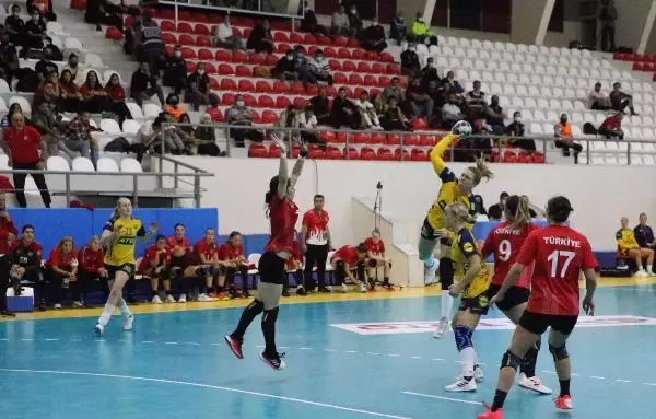 Kadın Hentbol Milli Takımı, İsveç'e 31-23 yenildi