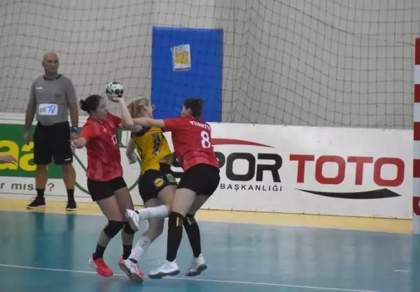 Kadın Hentbol Milli Takımı, İsveç'e 31-23 yenildi