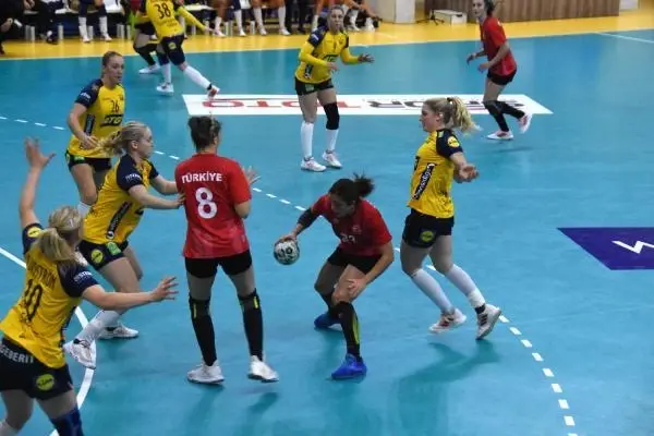 Kadın Hentbol Milli Takımı, İsveç'e 31-23 yenildi