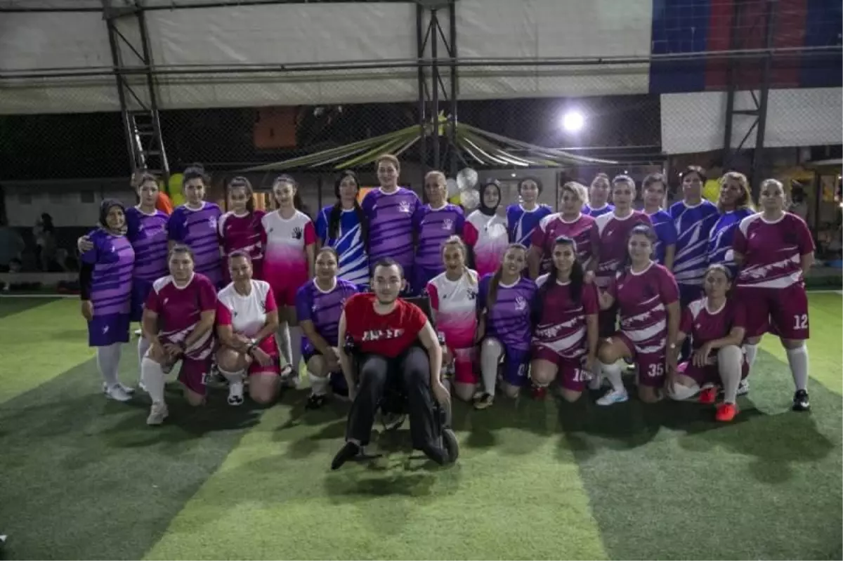 'Kadınlar Futboldan Anlamaz' Algısını Yenmek İçin Sahaya Çıktılar