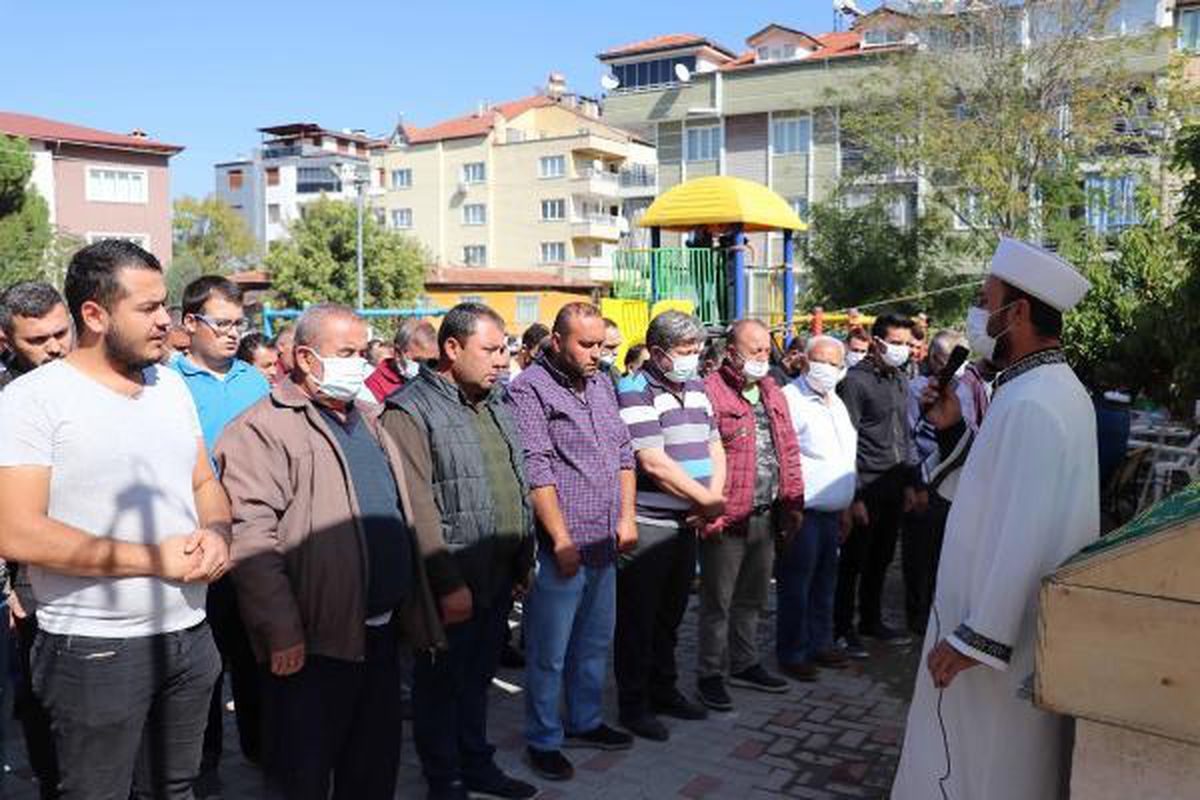 Son dakika... KAZADA ÖLEN 2 ÇOCUĞUNUN ANNESİNİ GÖZYAŞLARIYLA UĞURLADI
