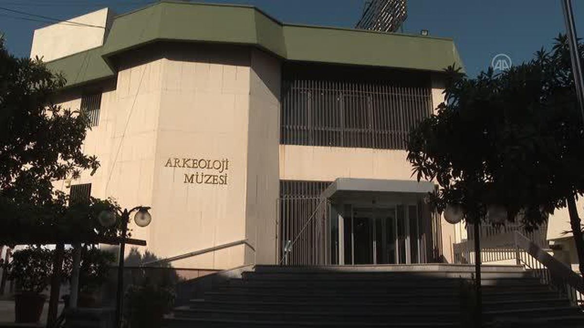 Klazomenai'deki 2 bin 600 yıllık sunu kapları müzede görücüye çıktı