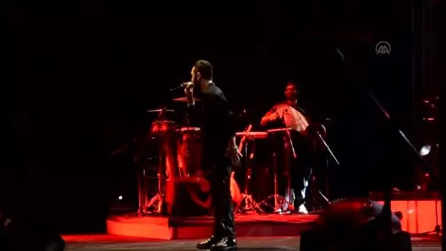 Mabel Matiz konser verdi