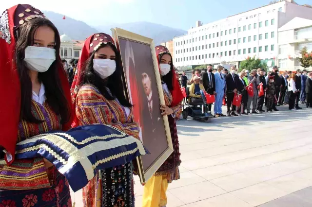 Atatürk'ün Cumhurbaşkanı olarak Manisa'ya ilk gelişinin 96'ncı yılı törenlerle kutlandı