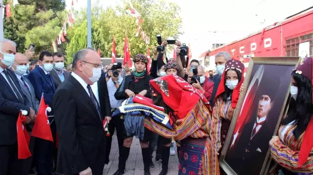 Atatürk'ün Cumhurbaşkanı olarak Manisa'ya ilk gelişinin 96'ncı yılı törenlerle kutlandı