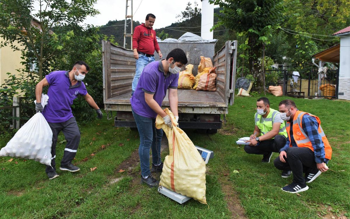 Son dakika! Ordu'da belediye tarafından üreticiden satın alınan elma ekonomiye kazandırılıyor