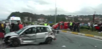 Son dakika haberleri... Otomobillerin çarpıştığı kazada 5 kişi yaralandı