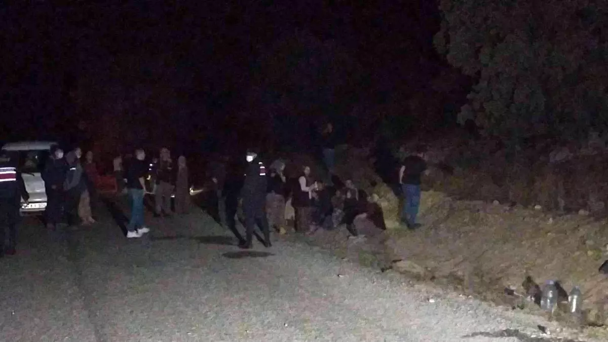 Son dakika haber... Uşak'ta 2 kuzenden 1'inin öldüğü kazada ağıtlar yürekleri dağladı